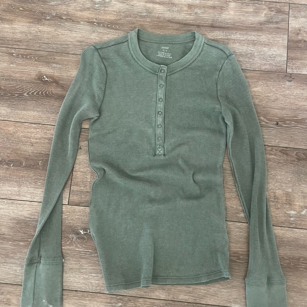 SOLD!! Aerie long sleeve Henley